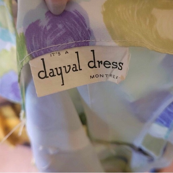 Vintage 
1960's A Dayval Dress. Gorgeous floral design. Polyester, lined. US6 - Picture 6 of 6
